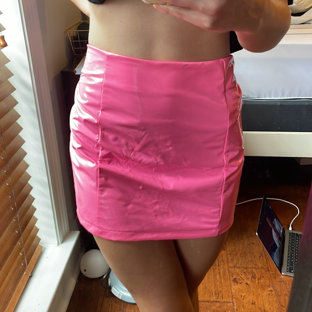 faux latex pink skirt - Picture 5 of 7